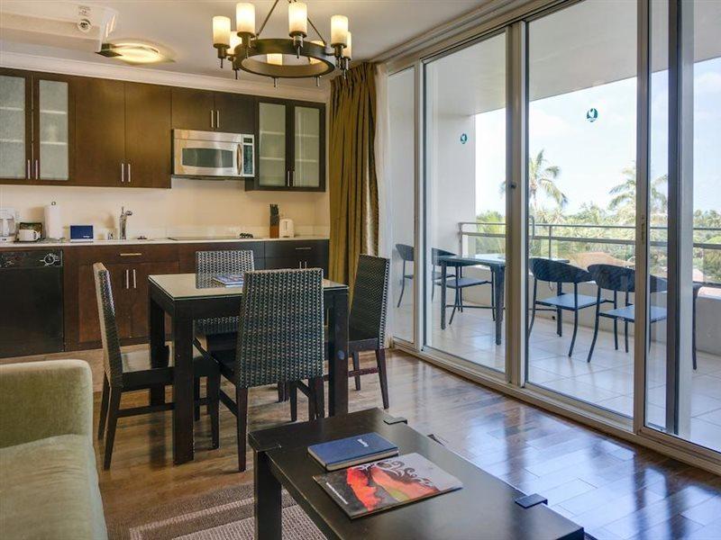 Regency On Beachwalk Waikiki By Outrigger