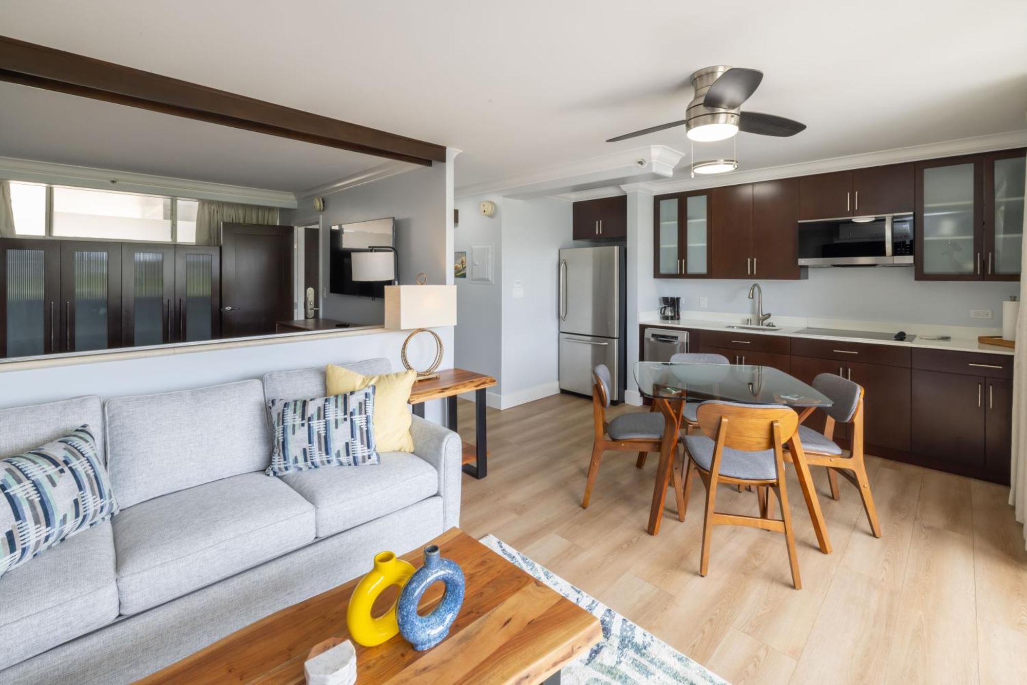 Regency On Beachwalk Waikiki By Outrigger